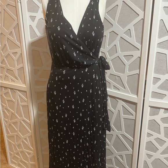 LOFT Dresses & Skirts - LOFT Black and White Patterned Wrap Dress